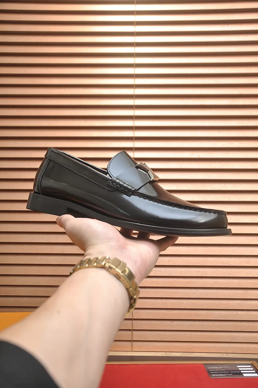 Men's men's shoes 💰560💶 [LV] (original single cowhide lining) 🍀LV's latest genuine leather business suit shoes are launched simultaneously on the official website. The first-layer cowhide imported from Italy is made of heavy gold, 💥1:1 rubber outsole from the official website. Versatile to wear, high-end without losing class, and the color combination is extraordinary. This four-season style is alluring when worn on your feet, showing off your big-name flair. Standard code 38-44 (45 customized)